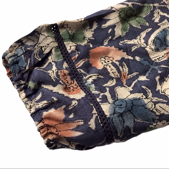 LUCKY Brand Floral Top Blouse Blue M EUC - Picture 8 of 14